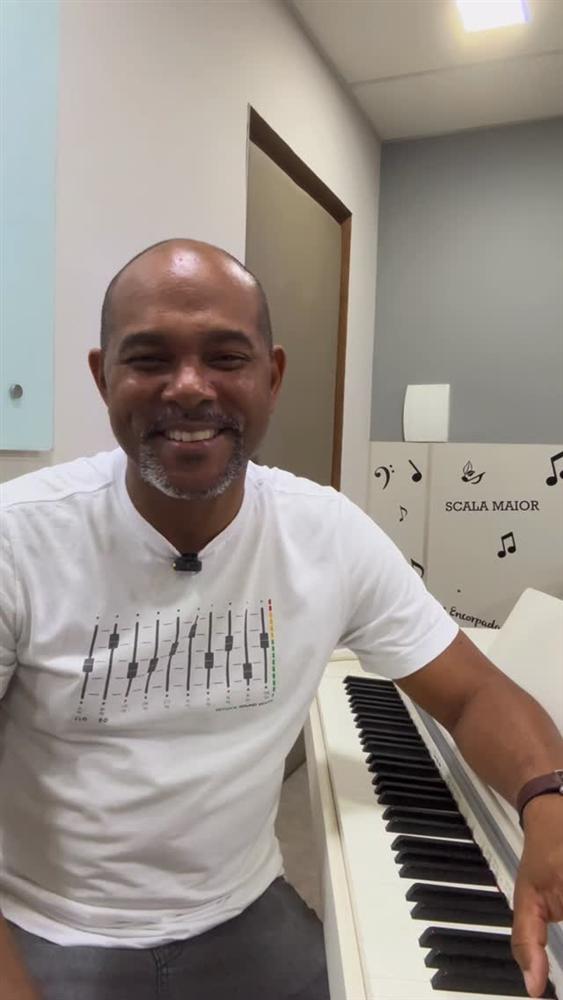 Professor ao piano